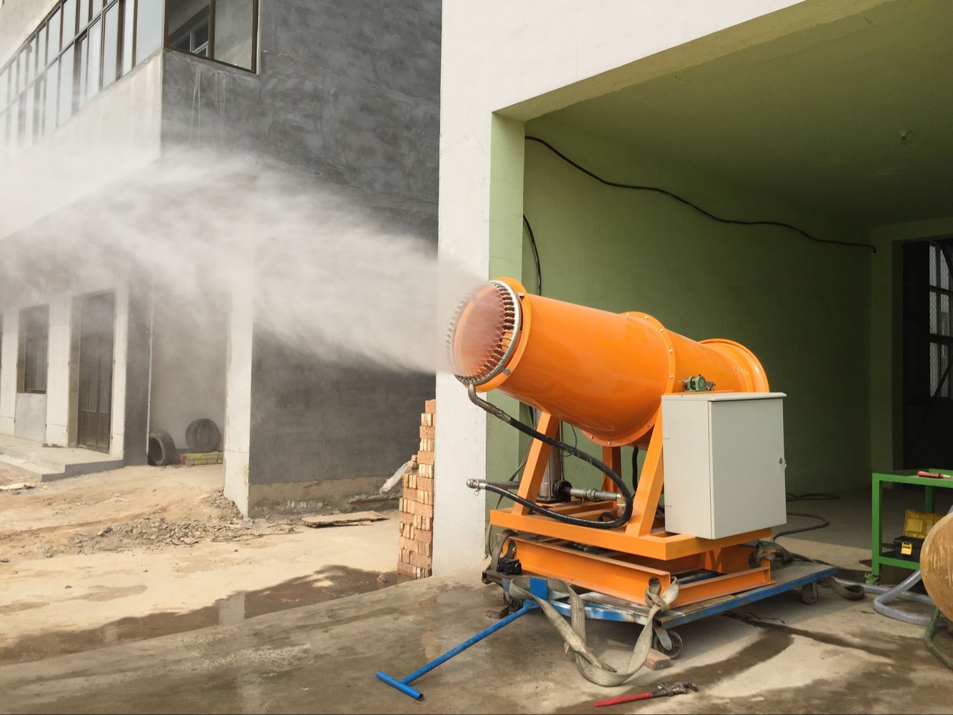 新型60米除塵噴霧機(jī)