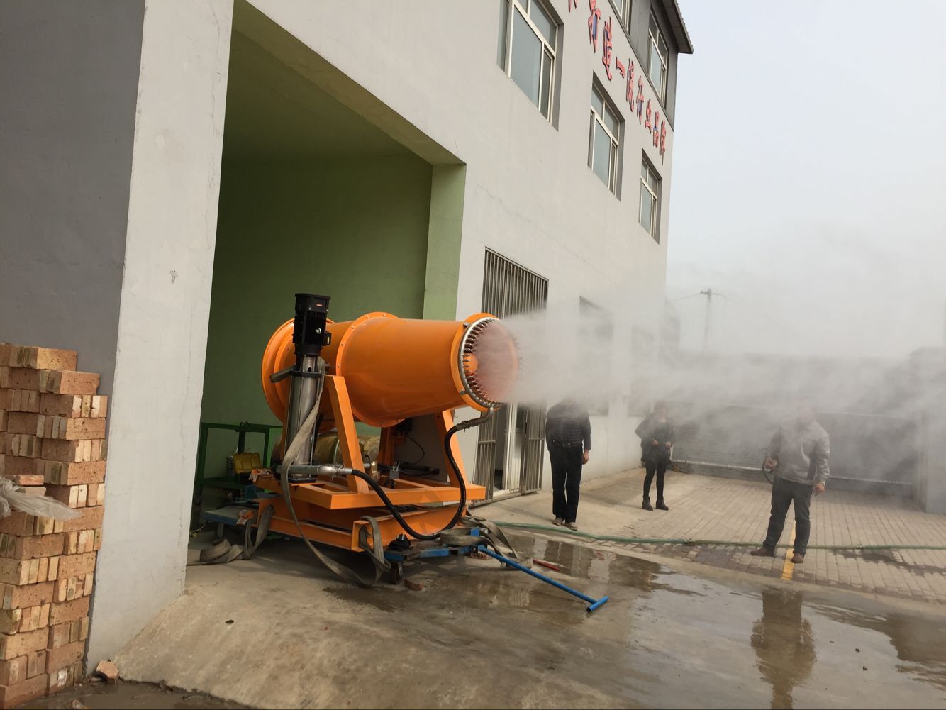 新型60米除塵噴霧機(jī)